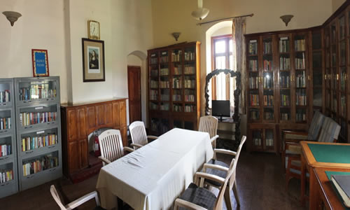 Coonoor Club Library